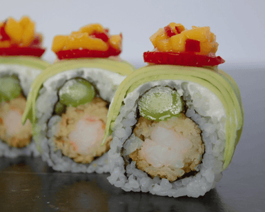 # 35 Uramaki: krewetka w tempurze, salsa mango