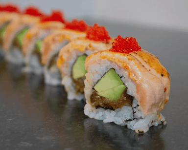 #30 Uramaki: z tatarem, Łosoś opalany, kawior tobiko